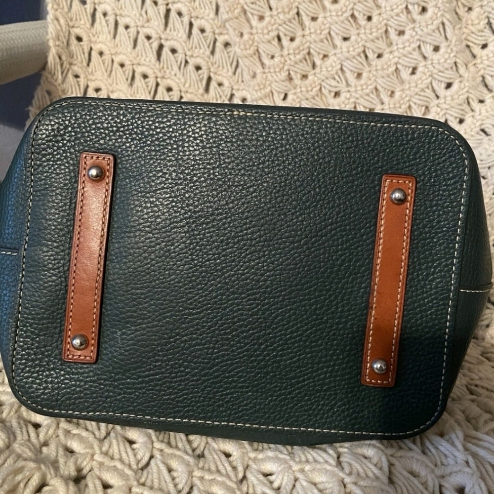 Sold Authentic Dooney & Bourke Dark Emerald Green Leather Bucket Crossbody Bag - Picture 4 of 6
